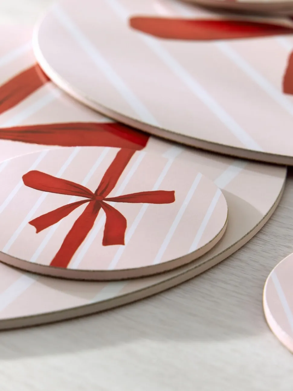 4 Pieces Kerstmis Strik Placemats en Onderzetters Set met kurken achterkant