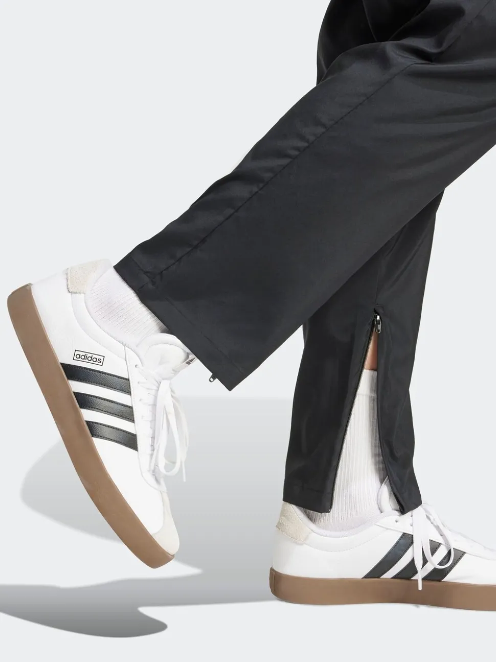adidas Small Essentials Logo Stanford Trainingspakbroek met open zoom