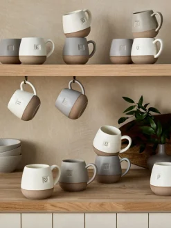Alphabet mok met gespikkelde glazuur
