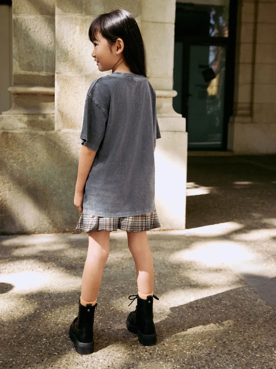 Antraciet - Set van oversized T-shirt en geruite rok (3-16jr)