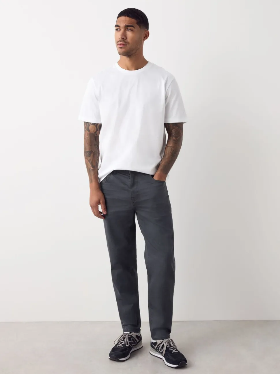 Antracietgrijs - Klassieke stretchjeans met standaard taps toelopende pasvorm