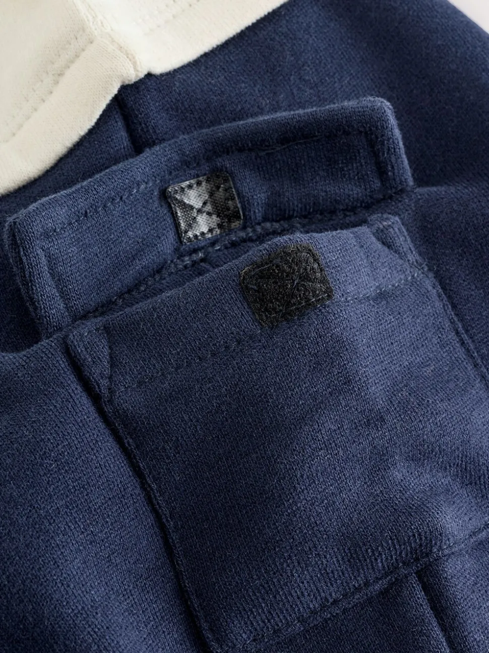 Baker by Ted Baker kiezelkleurig marineblauw en rood varsity-rompertje