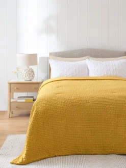 Beddensprei van kreukstof met textuur