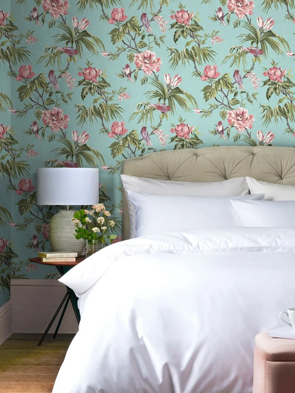 Behang met vogels en bloemen