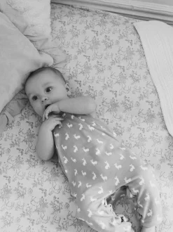 Blauw - The Little Tailor - Baby tuinbroek van 100% katoen met konijnenprint