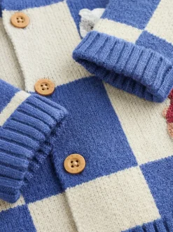 Blauw geborduurd dambord Karakter - Gebreid babyvest (0 mnd- 2 jr)