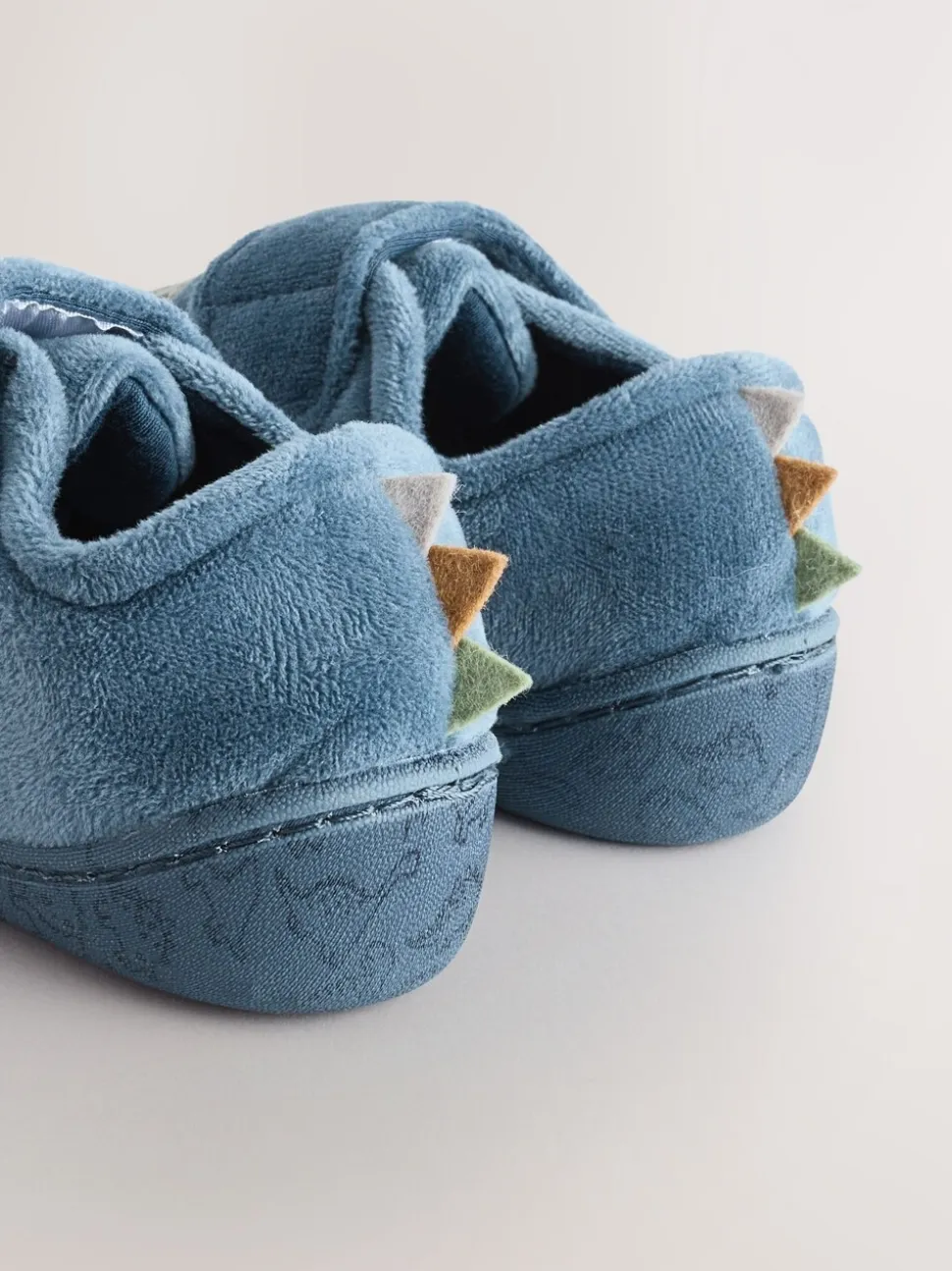Blauw met dinosaurus - Warm gevoerde pantoffels met kuipzool