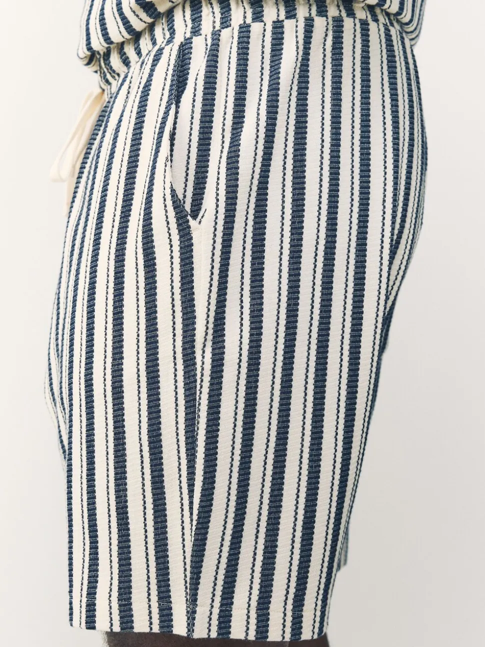 Blauw/ecru - Shorts met verticale strepen