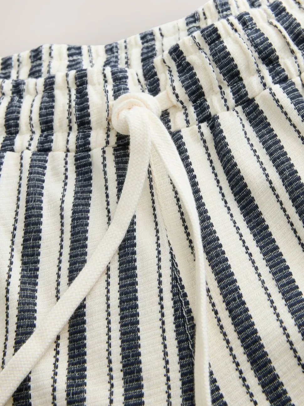 Blauw/ecru - Shorts met verticale strepen