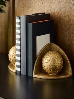 Boekensteunen met luipaard reliëf en balvorm