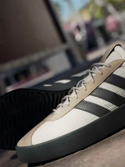 Bruin - adidas VL Court sneakers