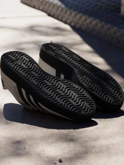 Bruin - adidas VL Court sneakers