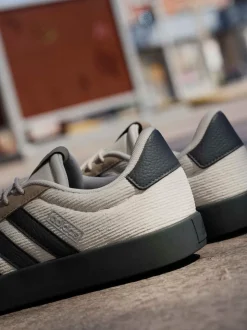 Bruin - adidas VL Court sneakers