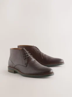 Bruin - Contrast Sole Leather Chukka Boots