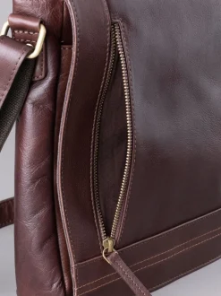 Bruin - Lakeland Leather Keswick messenger bag, medium