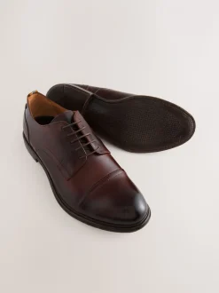 Bruin - Leren schoenen met contrasterende neus