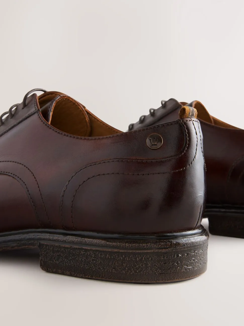 Bruin - Leren schoenen met contrasterende neus