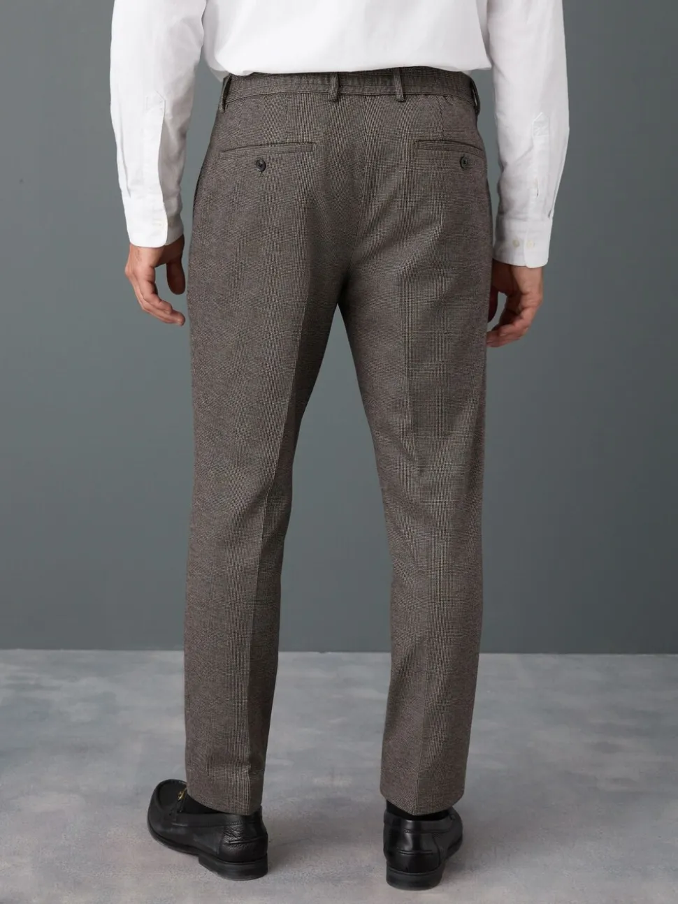 Bruin - Slim fit getextureerde broek met elastische achterkant en stretchy