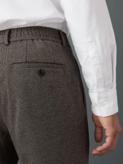 Bruin - Slim fit getextureerde broek met elastische achterkant en stretchy