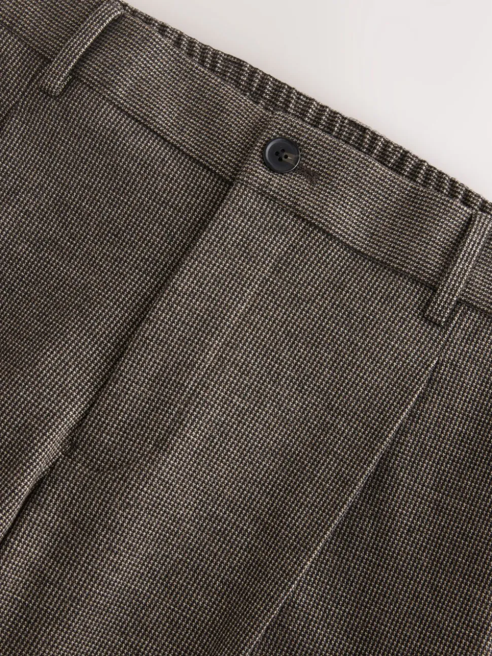 Bruin - Slim fit getextureerde broek met elastische achterkant en stretchy