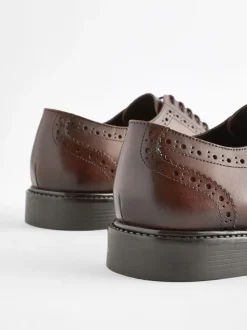 Bruin - Wijde pasvorm - Leren derby-brogues