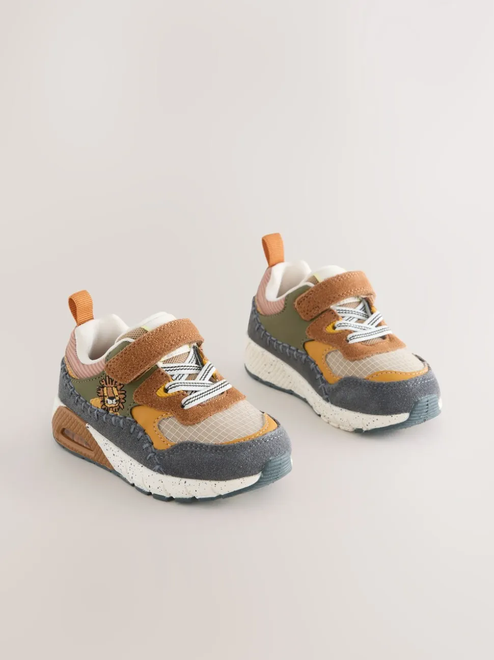 Bruin met leeuw - Elastische sportschoenen