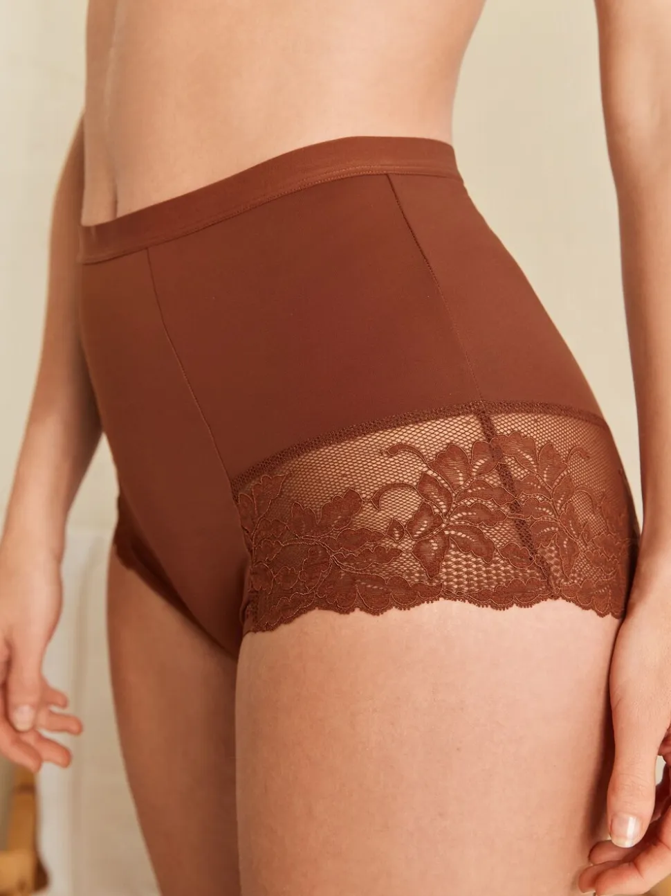 Caramel-nude - Verpakking van 2 Braziliaanse slipjes met kanten achterkant en buikcorrigerend effect en print