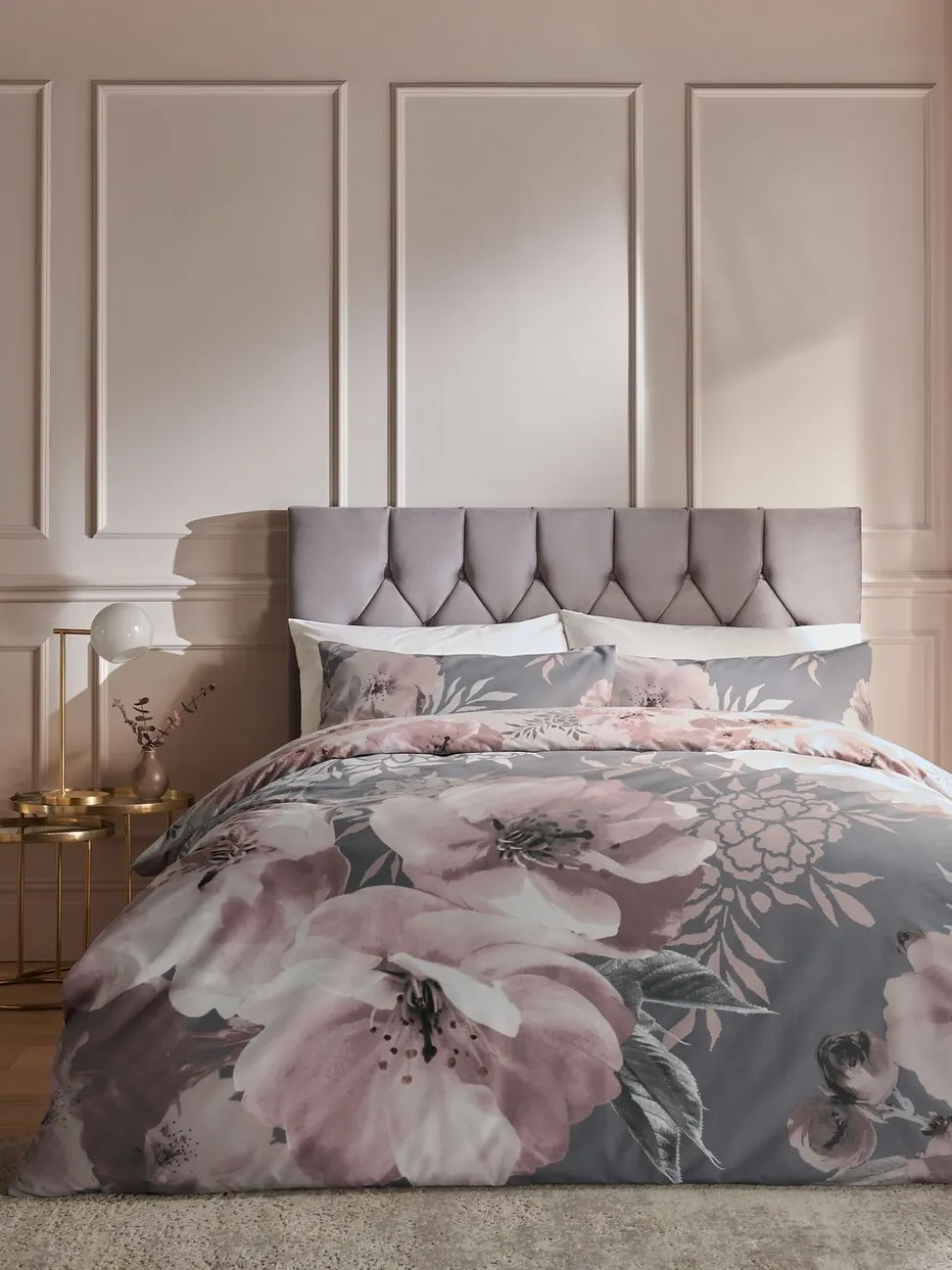 Catherine Lansfield - Dramatic - Set van dekbedovertrek en kussensloop met bloemenprint