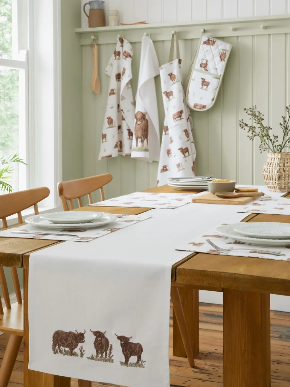 Catherine Lansfield Angus Highland Cow Cotton Dining Table Runner