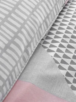 Catherine Lansfield Larsson set van dekbedovertrek en sloop met geometrische print