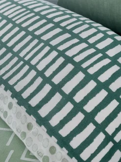 Catherine Lansfield Larsson set van dekbedovertrek en sloop met geometrische print