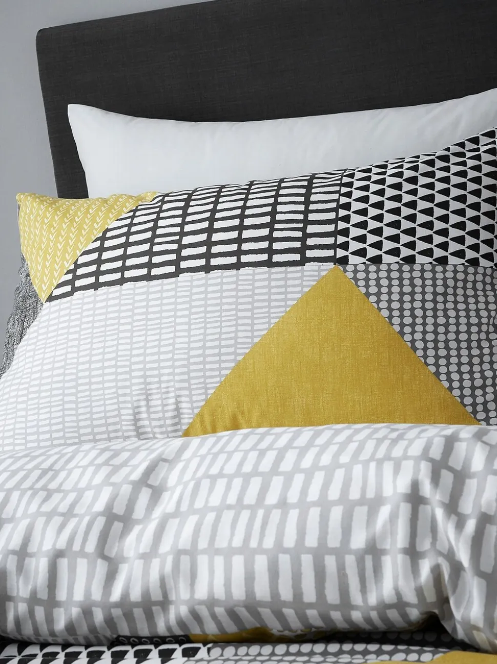 Catherine Lansfield Larsson set van dekbedovertrek en sloop met geometrische print