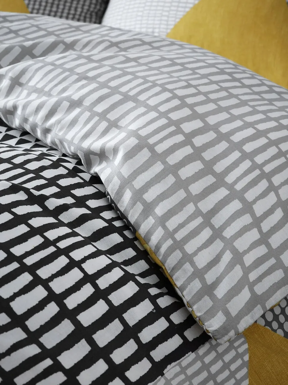 Catherine Lansfield Larsson set van dekbedovertrek en sloop met geometrische print
