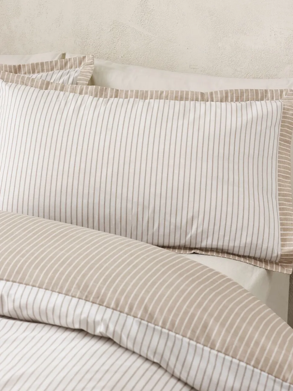 Catherine Lansfield Oxford Pinstripe Reversible Duvet Cover Set