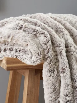 Catherine Lansfield Wolf imitatiebont bedloper