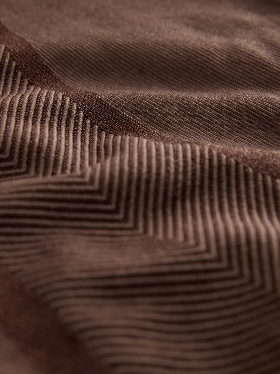 Chocolade nude - Vormgevende naadloze slip voor gladdere dijen met stevige buikcorrectie