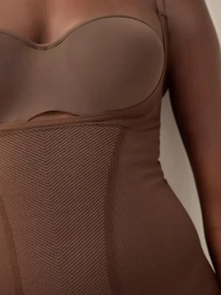 Chocolade nude - Wear Your Own Bra - Body met sterke buikcorrectie
