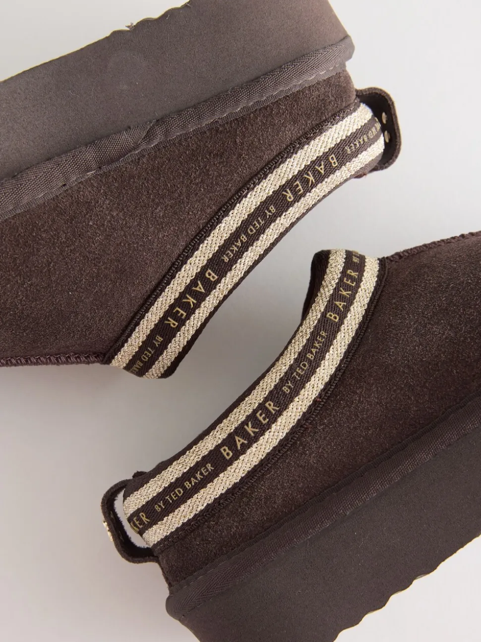 Chocoladebruin - Baker by Ted Baker waterafstotende suède muilklomp-pantoffels voor meisjes