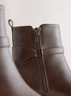 Chocoladebruin - Chelsea Boots met gesp