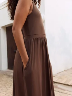 Chocoladebruin - Getailleerde jersey zomerjurk