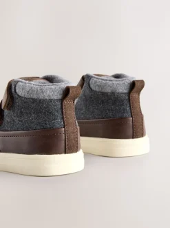 Chocoladebruin - Hoge schoenen met klittenbandsluiting
