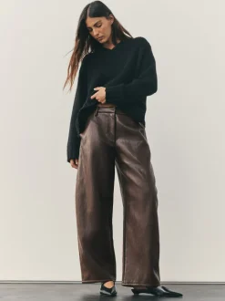 Chocoladebruin - Nothing Ordinary Faux Leather Barrel Leg Trousers