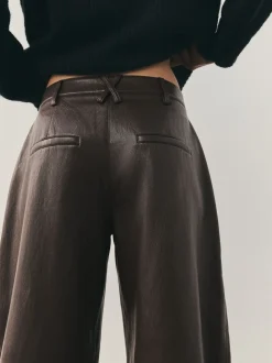 Chocoladebruin - Nothing Ordinary Faux Leather Barrel Leg Trousers