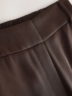 Chocoladebruin - Satijnen broek met wijde pijpen en elastiek in de achterkant