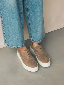 Chocoladebruin - Signature leren sneakers met dikke plateauzolen en sleehak