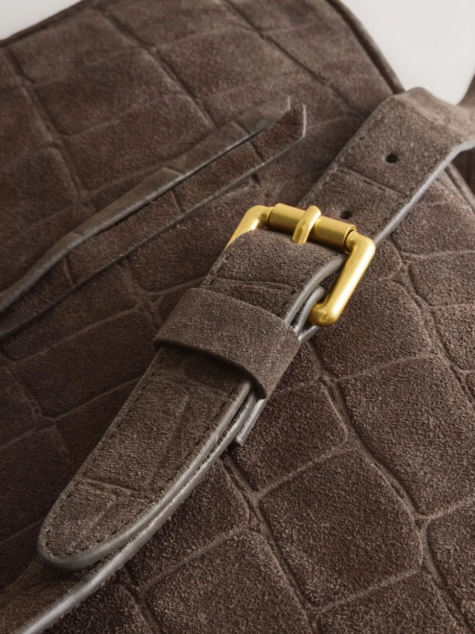 Chocoladebruin - Suede Croc Messenger Cross-Body Bag
