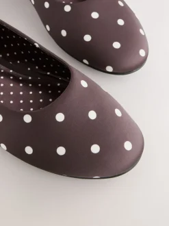 Chocoladebruin met stippen - Forever Comfort® Round Toe Ballerinas