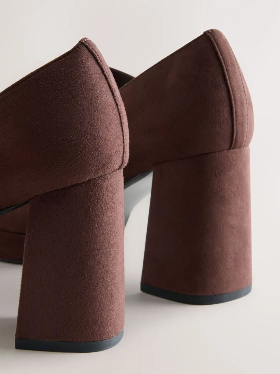 Chocoladebruine microvezel - Forever Comfort® Brogue Mary Jane Platform Blokhakken met Plateauzool