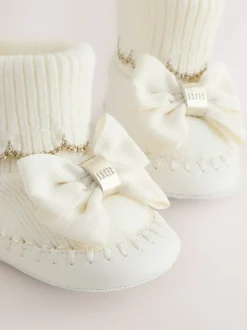 Crème - Gebreide padderslaarsjes met geschulpte rand voor babymeisjes met strik