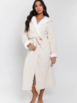 Crème - Loungeable - Geometrische luxe fleece maxi-badjas met capuchon